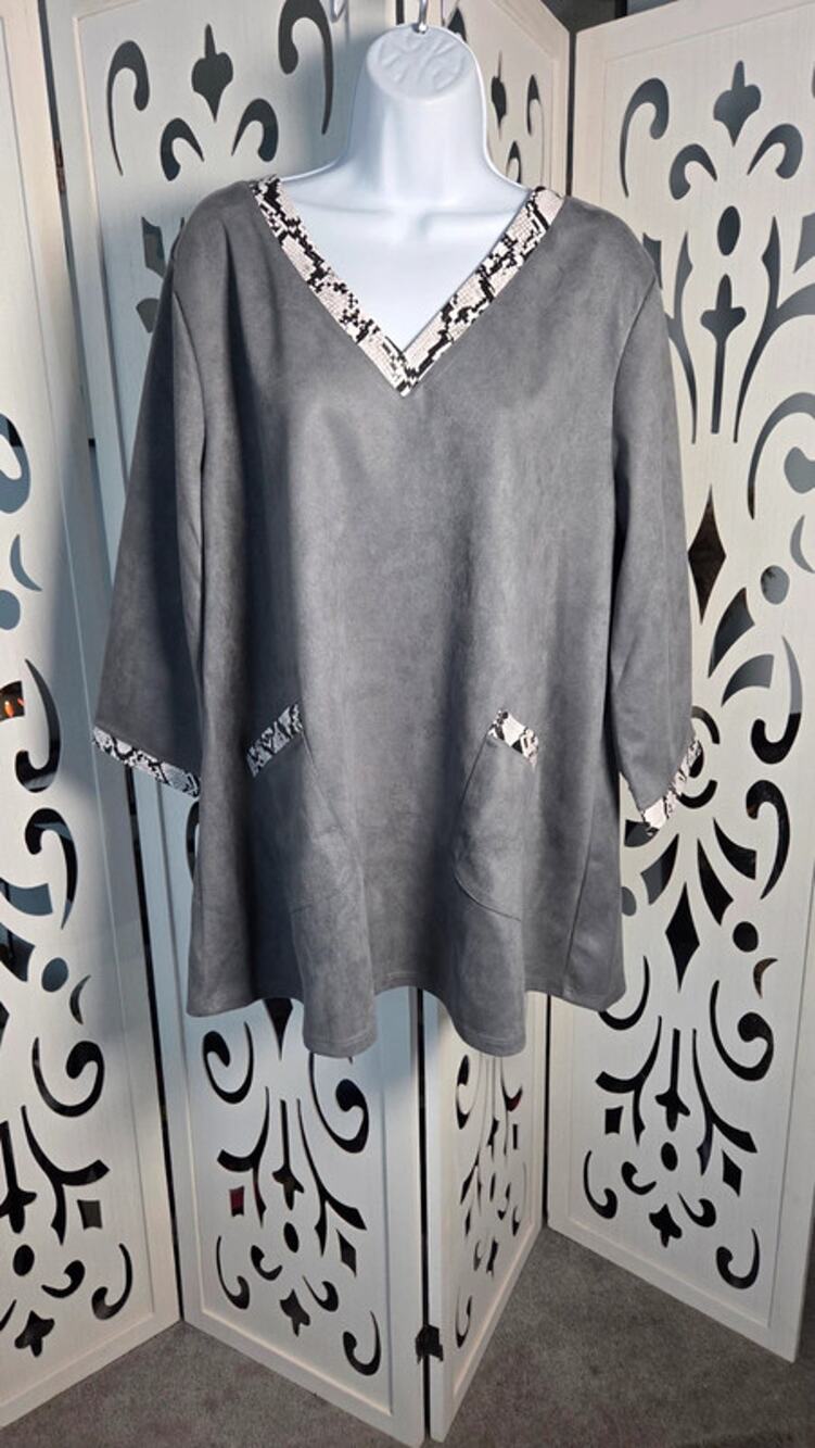 Attitudes by Renee Faux Suede Tunic Top XL Gray V-Neck Snakeskin Trim Pocket NWT